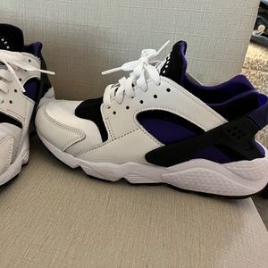 Nike Air Huarache sneakers in white/electro purple